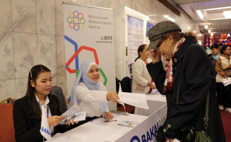 В Бишкеке провели общегородскую ярмарку вакансий и профессий